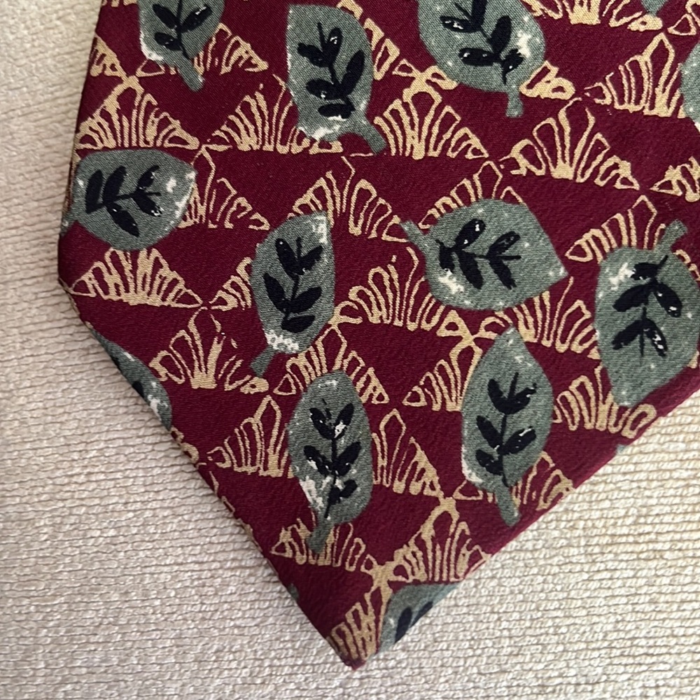 Retro Silk Tie With Awesome Colors and Design